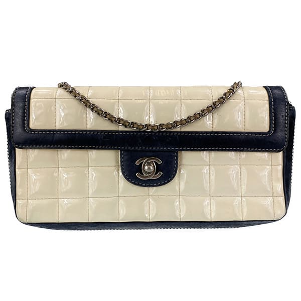 シャネル チョコバー パテント ホワイト ショルダーバッグ