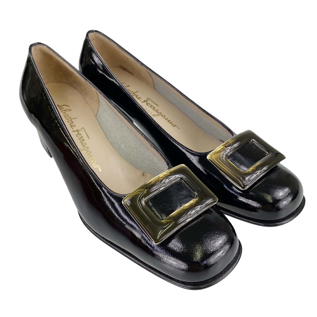 フェラガモ パテント レザー パンプス