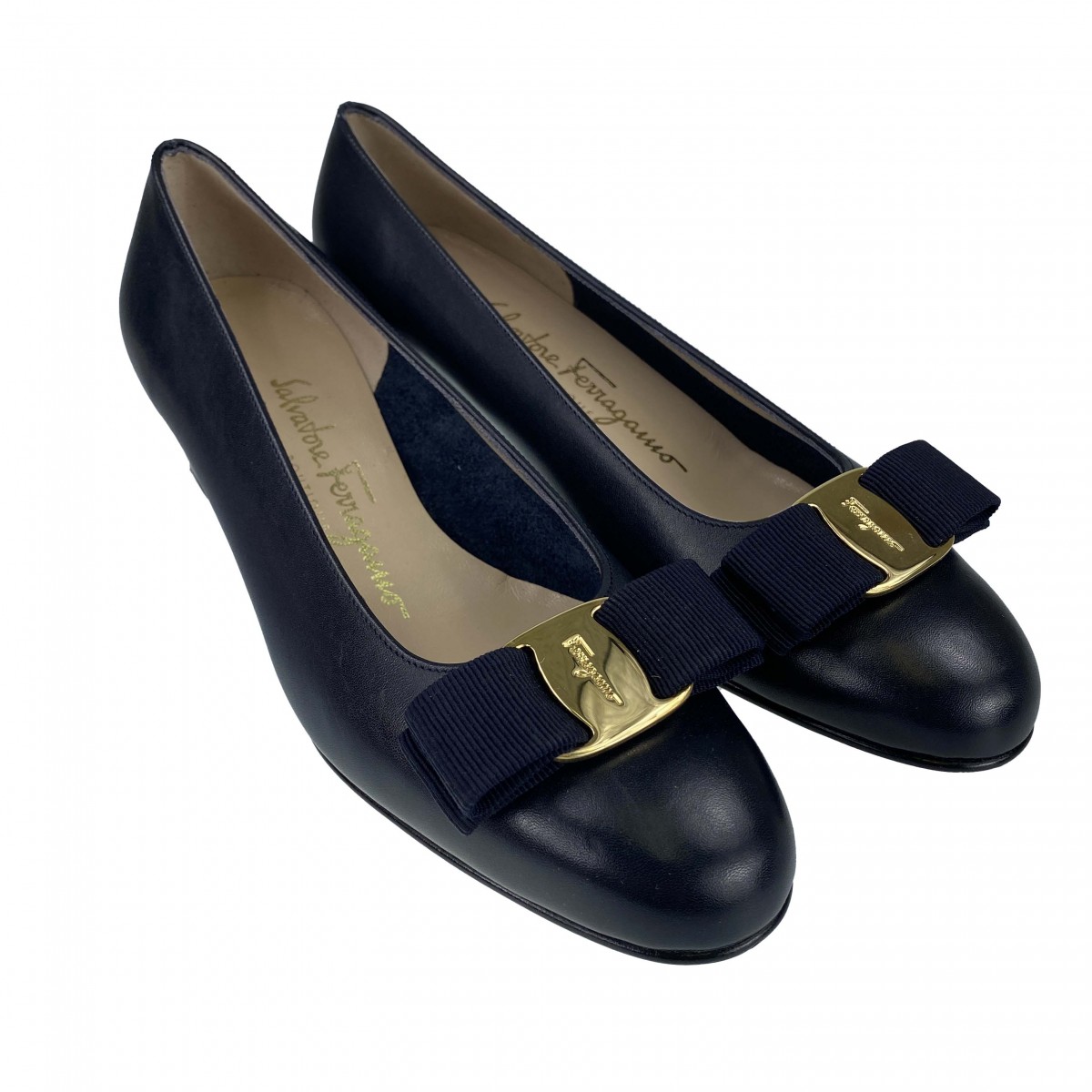 フェラガモ ヴァラ リボン パンプス