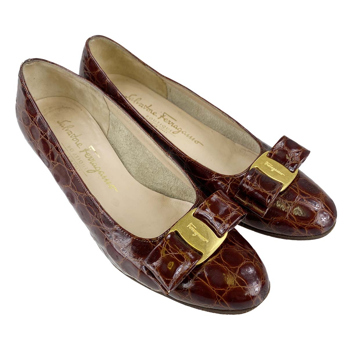 フェラガモ ヴァラ リボン パンプス