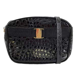 フェラガモ ヴァラ クロコ型押し ショルダーバッグ