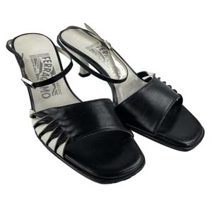 フェラガモ レザー ブラック ホワイト サンダル 