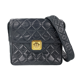 シャネル マトラッセ 18㎝ ラムスキン ブラック ショルダーバッグ