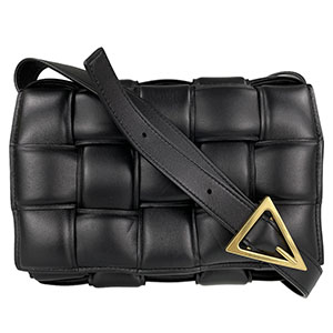 ボッテガ・ヴェネタ パデッド カセット ラムスキン ブラック ショルダーバッグ