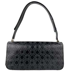 フェラガモ ガンチーニ 型押し レザー ブラック ショルダーバッグ