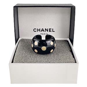 シャネル CCロゴ ドット プラスチック ブラック ゴールド リング