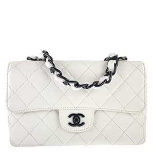 シャネル マトラッセ カーフスキン ホワイト プラスチックチェーン ショルダーバッグ