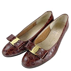 フェラガモ ヴァラ リボン クロコ型押し レザー ブラウン パンプス